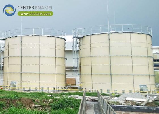 Silos di grande dimensione, rivestiti di vetro e avvitati: qualità eccezionale e poca manutenzione